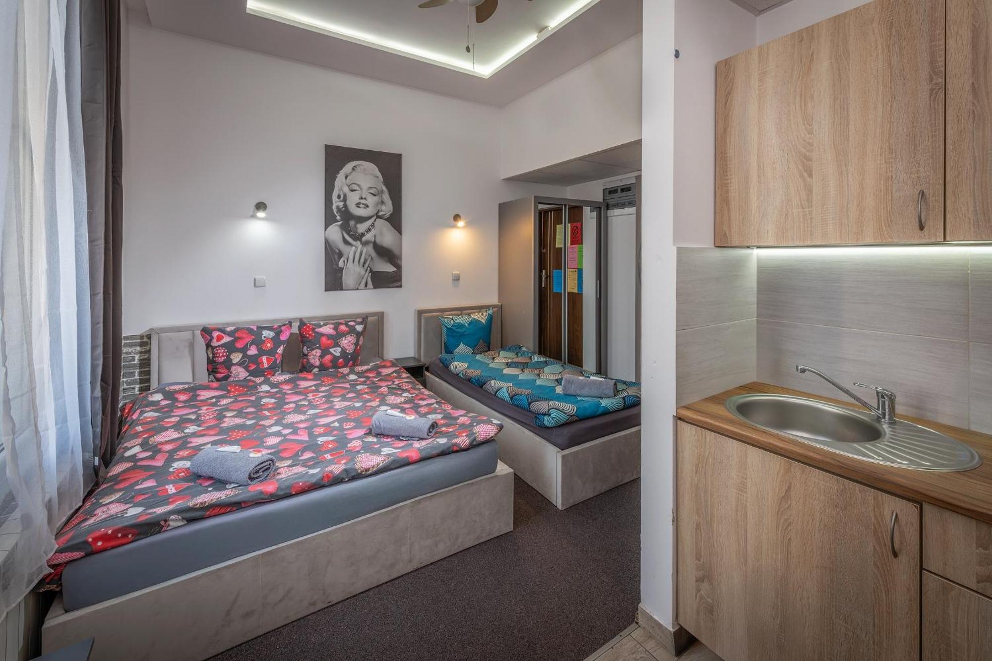 70S Hostel Krakow Bagian luar foto
